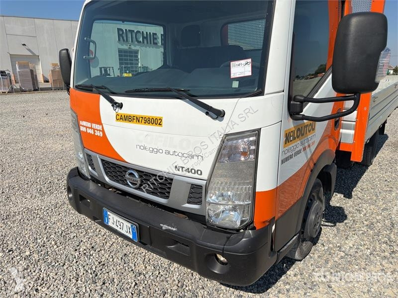 Furgoneta Nissan Flatbed Truck