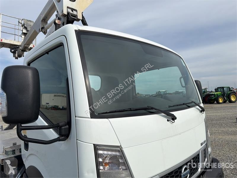 Kamion Nissan Multitel HX195 19.5 m on Nissan...