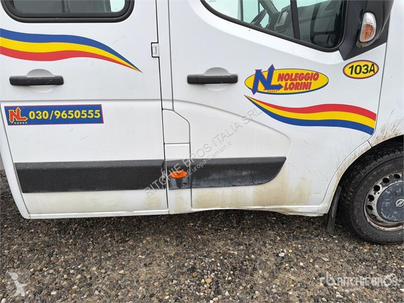 Kamion Opel Crew Cab Flatbed Truck
