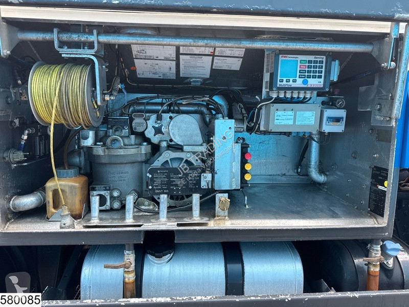 Kamion Mercedes 1824 EURO 5, ADR, 13.500 L, 2 Comp