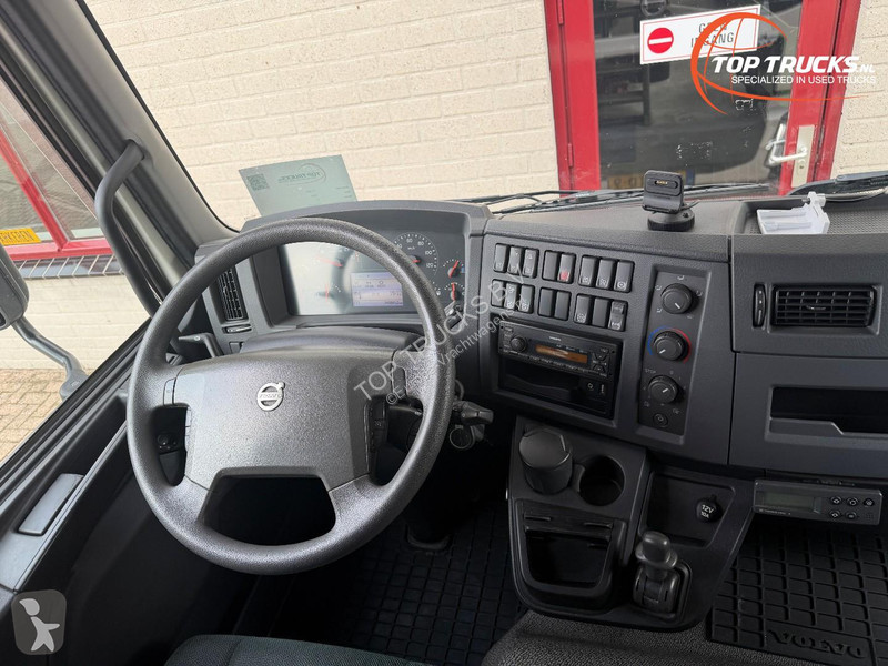 Teherautó Volvo 12210 Refrigerated/Freezer -...