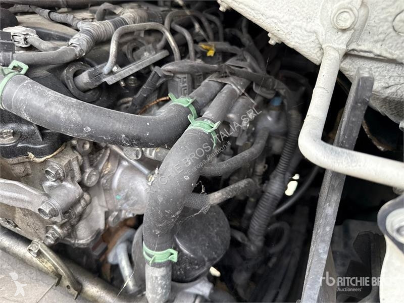 Camion  PNT205 NHD 18.1 m on Nissan Cabstar...