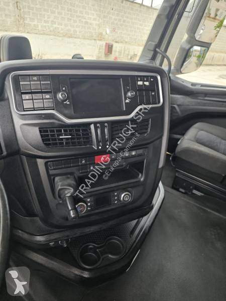 Iveco 480 truck