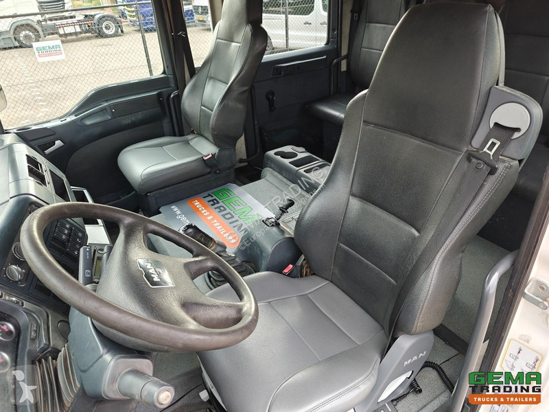 Camião MAN 12.210 4x2 Double Cab (6 persons)...