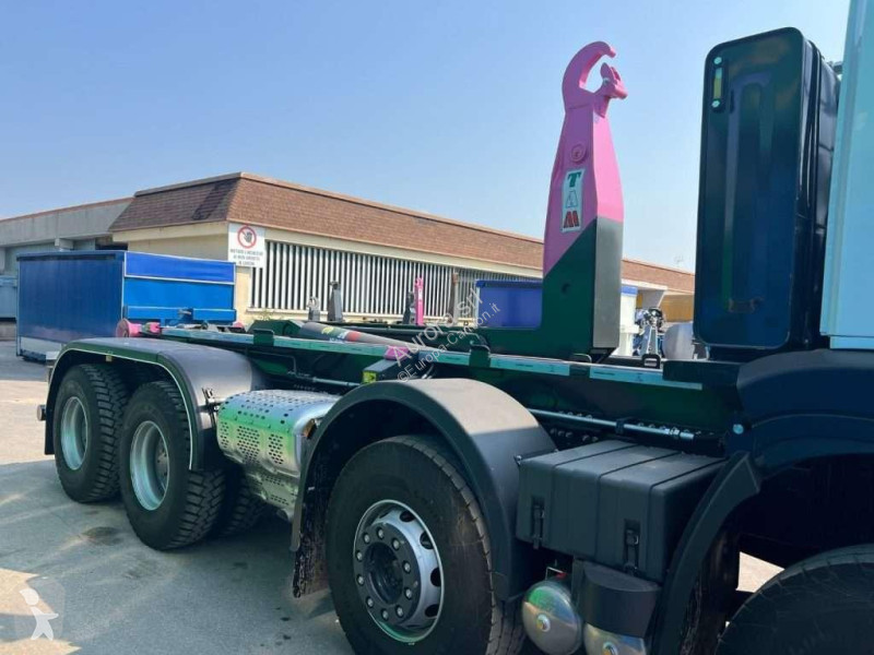Камион Iveco TRAKKER AD540 NUOVO SCARRABILE