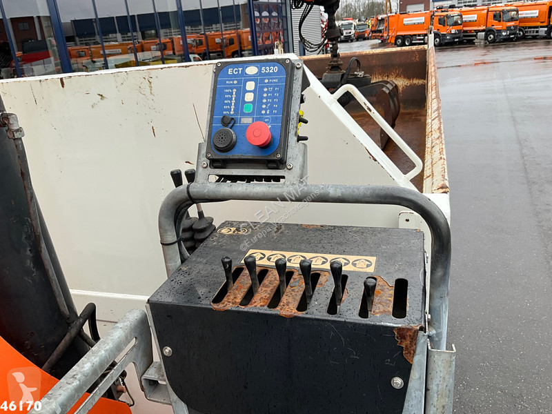 Lastbil Volvo 420 8x4 HMF 22 Tonmeter laadkraan