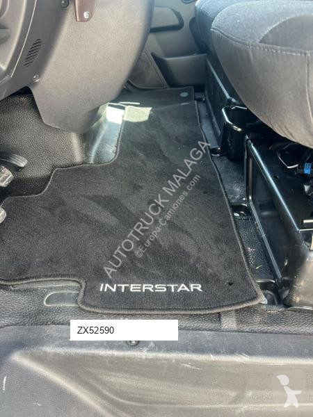 Véhicule utilitaire Nissan