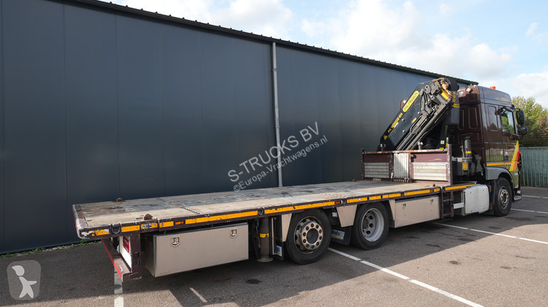 Vrachtwagen DAF 6x2 flatbed truck with...