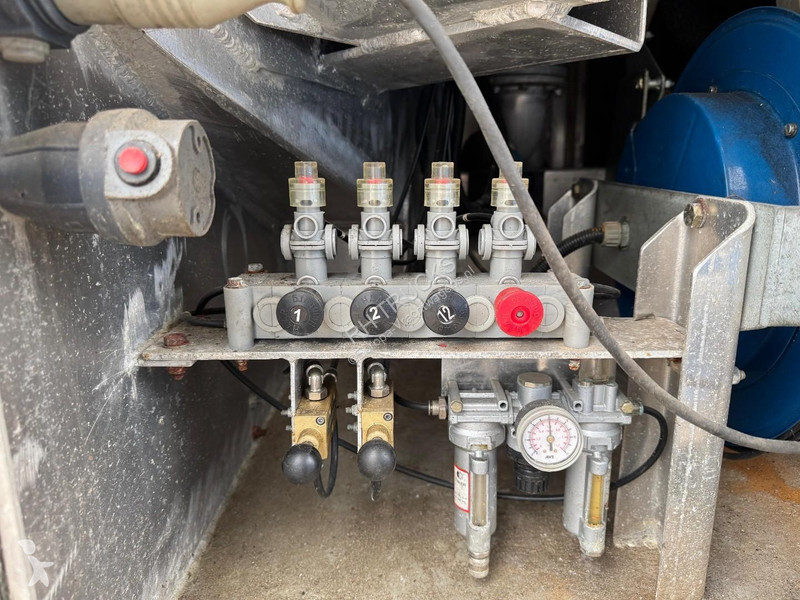 Kamion Volvo 6X4 Robson-Drive + TANK 14.000 LITER