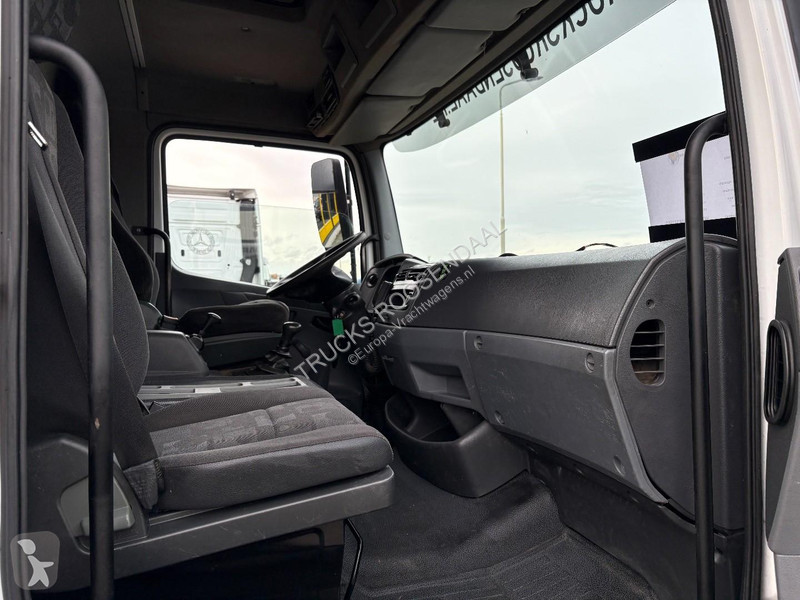 Vrachtwagen Mercedes 815 + MANUAL + spring