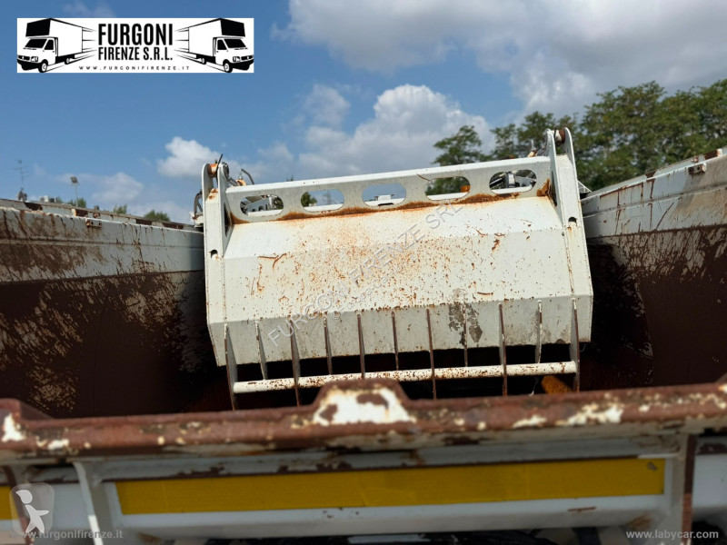 Kamion Isuzu 75 VASCA RIFIUTI - PALA E CARRELLO...