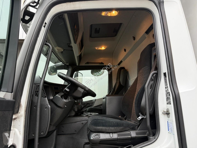 Kamion Mercedes 2124 4x2 EURO 6 + BOX 8,60...