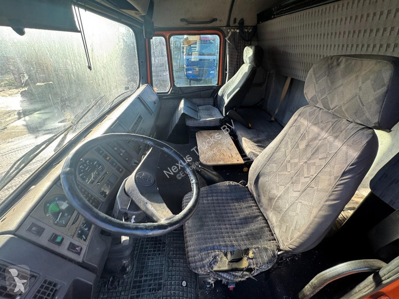 Vrachtwagen MAN (6 CYLINDER WITH MANUAL PUMP /...