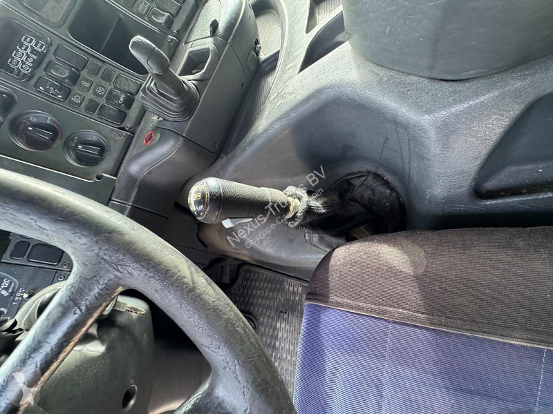 Vrachtwagen Scania 94 - 300 (MANUA GEARBOX /...