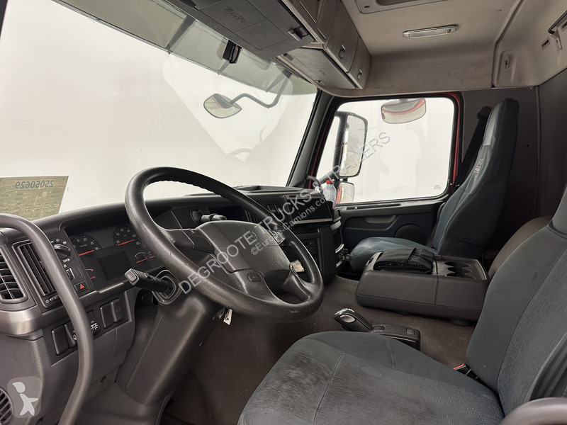 Teherautó Volvo 330 - 6x2