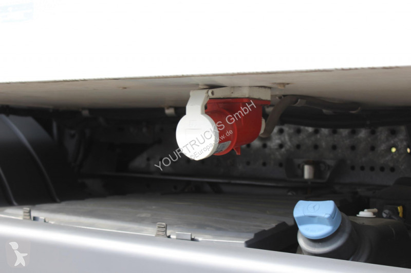Kamion Mercedes 1221 E6 TK T-800 R Strom Türen+LBW