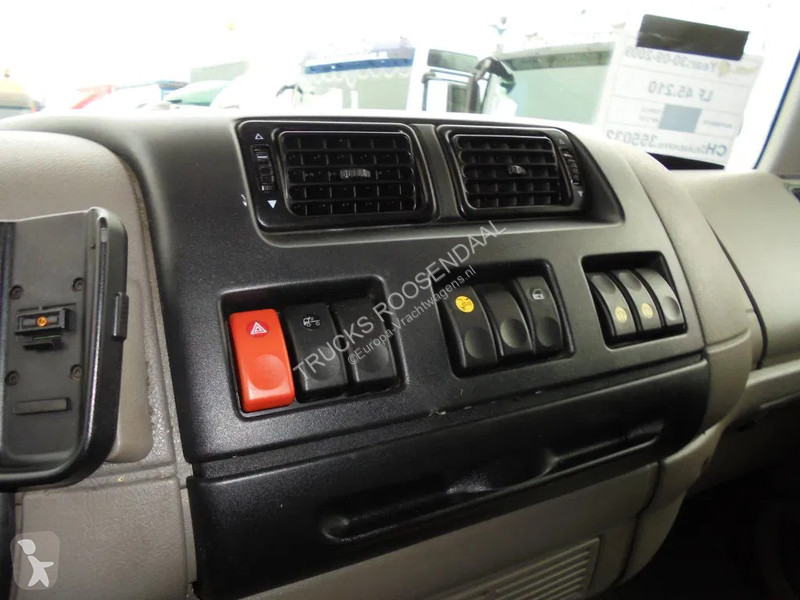 Kamion DAF 210 + 12T + Euro 5 + Dhollandia Lift