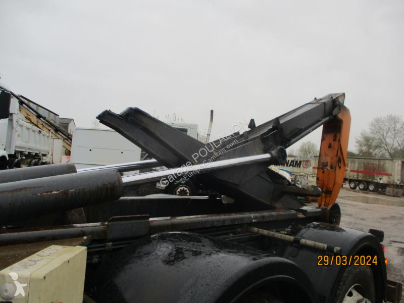 Kamion Renault 6x2 essieu relevable 320 benne...