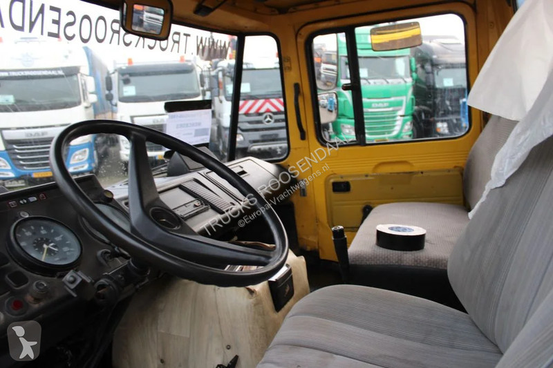 Vrachtwagen Mercedes 508 MANUAL