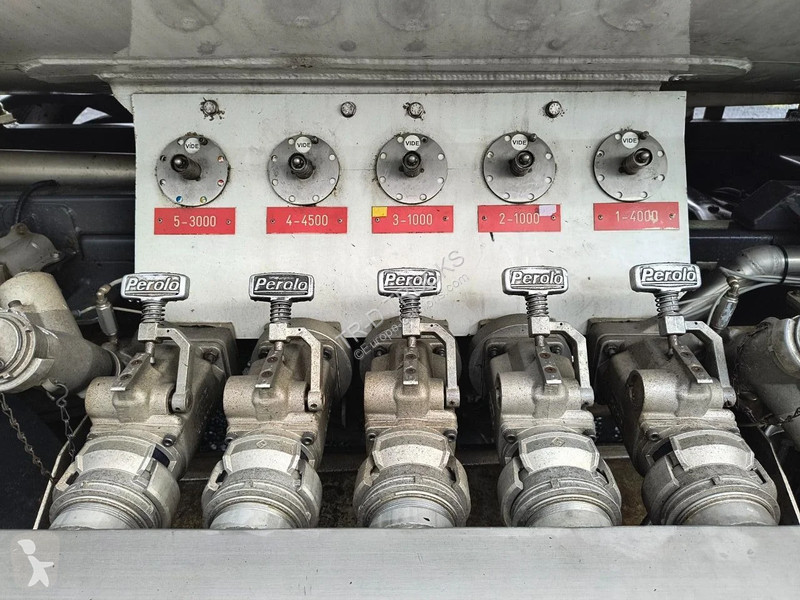 Camion Renault 270 13500 L FUEL / CARBURANT...