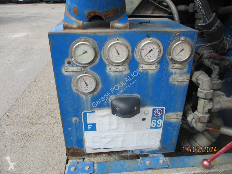 Vägmaskiner Renault HY0CUREUR cuve 6,8m3