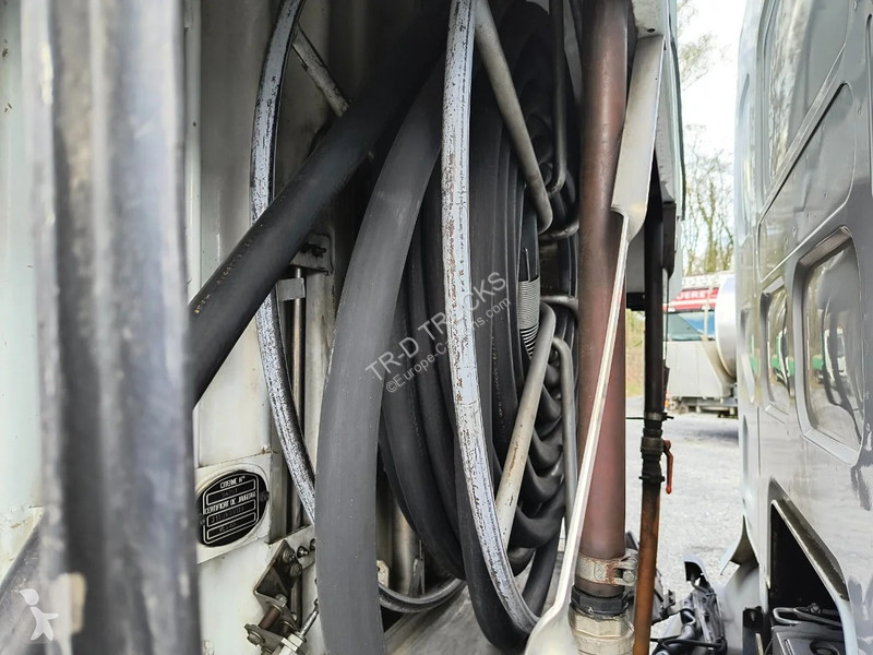 Camion Renault 220 8000L FUEL / CARBURANT TANK...