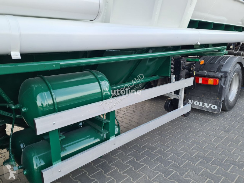 Semirimorchio  with suction WELGRO fodder,...