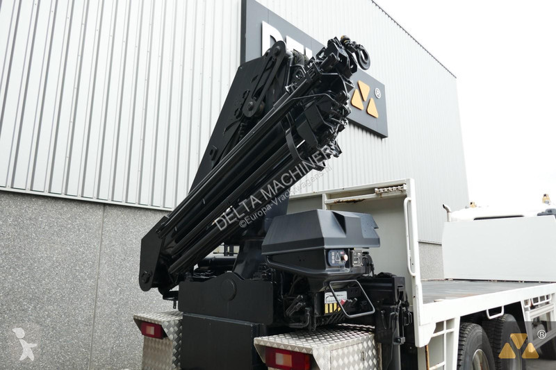 Camion Hino FY crane