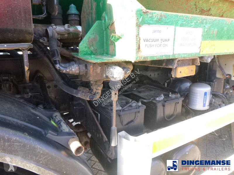Lastbil Mercedes 3236 8x4 RHD vacuum tank
