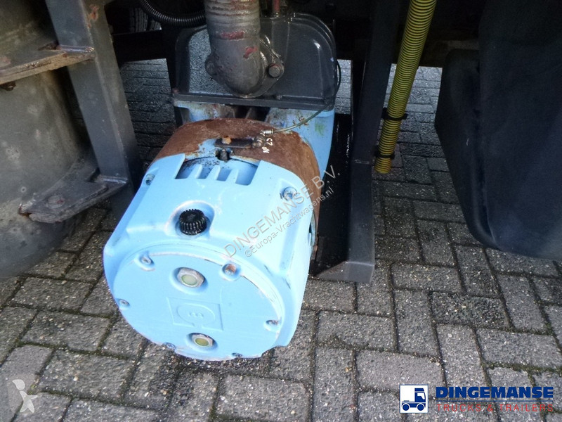 Camion Renault 180.14 dxi 4x2 RHD Euro 5 vacuum...