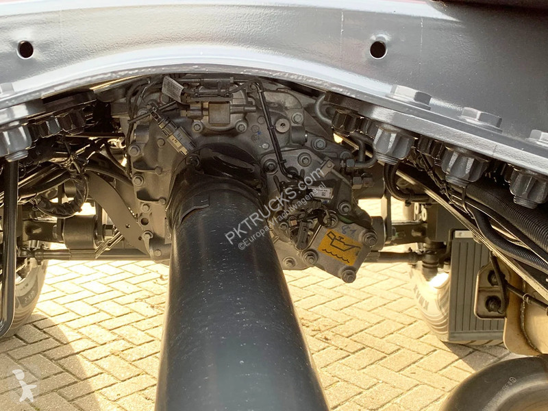 Lastbil Mercedes 2045 Chassis Cabin