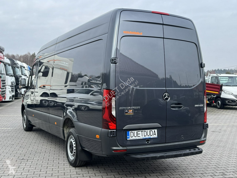 Vrachtwagen Mercedes 319