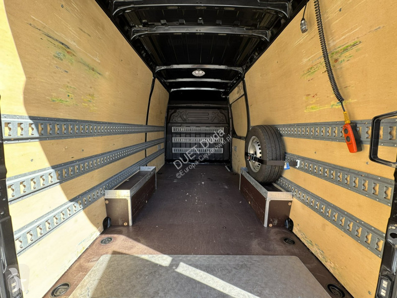 Furgoneta Iveco 35S18