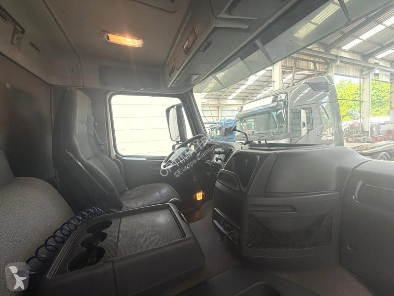 Kamion Volvo 330 / Essieu relevable et...