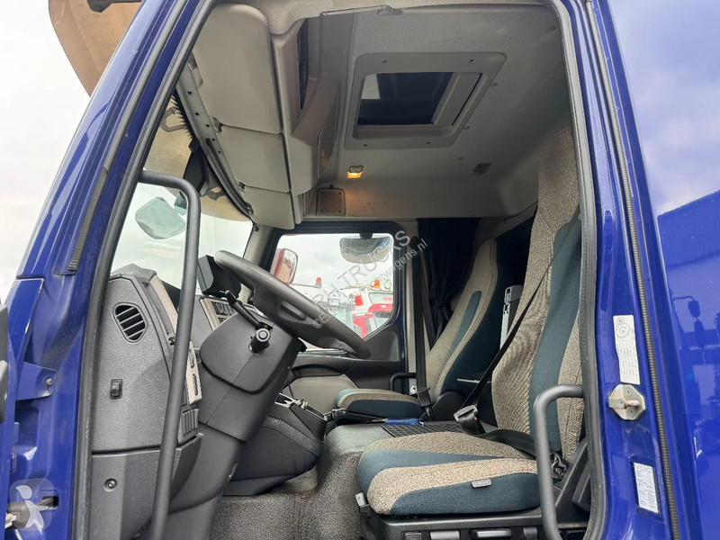 Kamion Volvo 250 4X2 3 UNITS CARGO LOCK +...