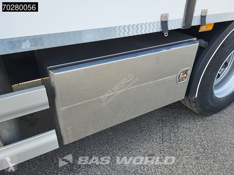 Vrachtwagen Mercedes 1827 4X2 19tonner 2000kg...