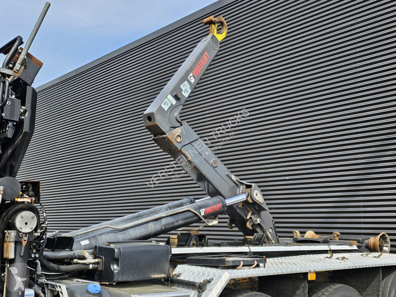 Kamion Volvo 460 8x4-4 / HIAB Z CRANE + HOOKLIFT