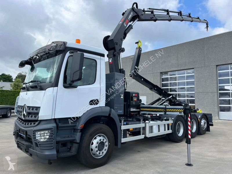 Vrachtwagen Mercedes 3240