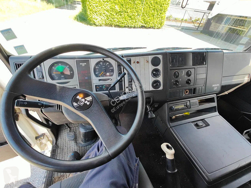 Vrachtwagen MAN F2000 Cormach 22000 E4F + jib
