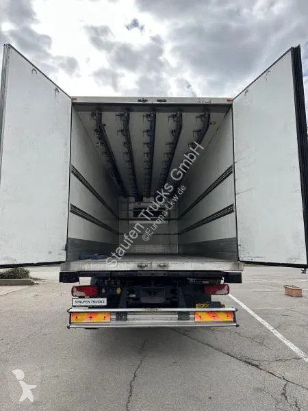 Kamion Scania P410 6x2 Fleisch KW Rohrbahnen...