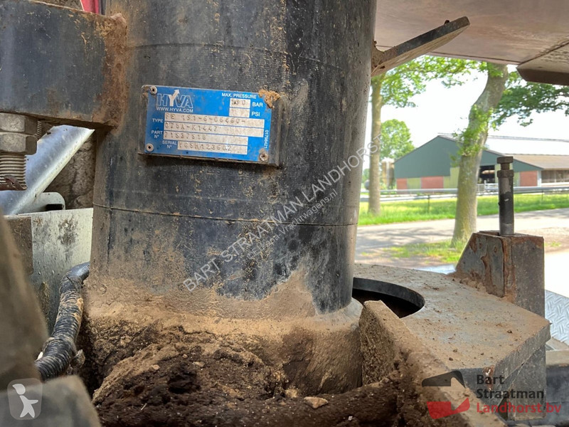Kamion Volvo 440 10x4 Euro 5 geisoleerde asfalt...