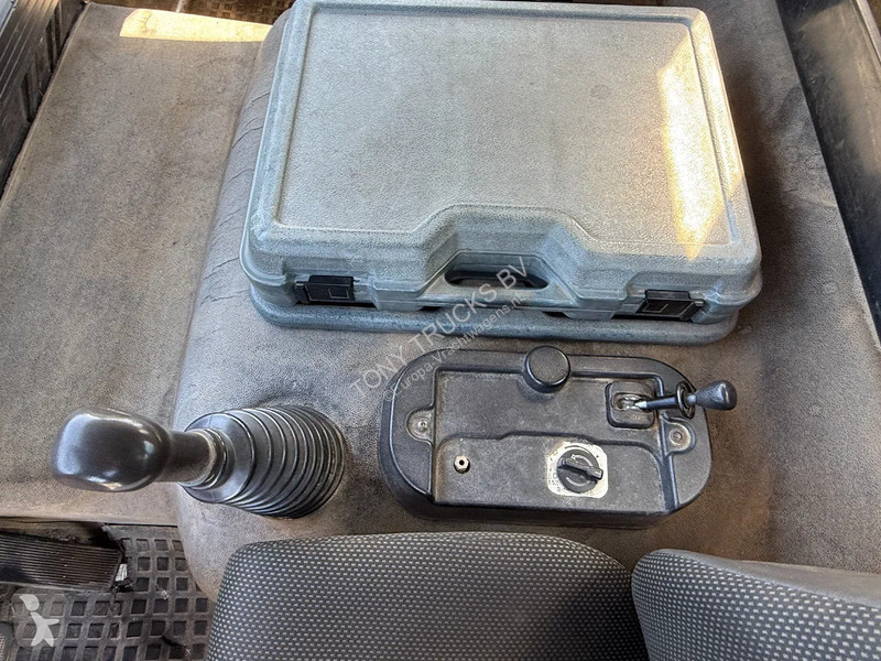 Camion Renault G230 4X2 Tipper Spring/Spring...