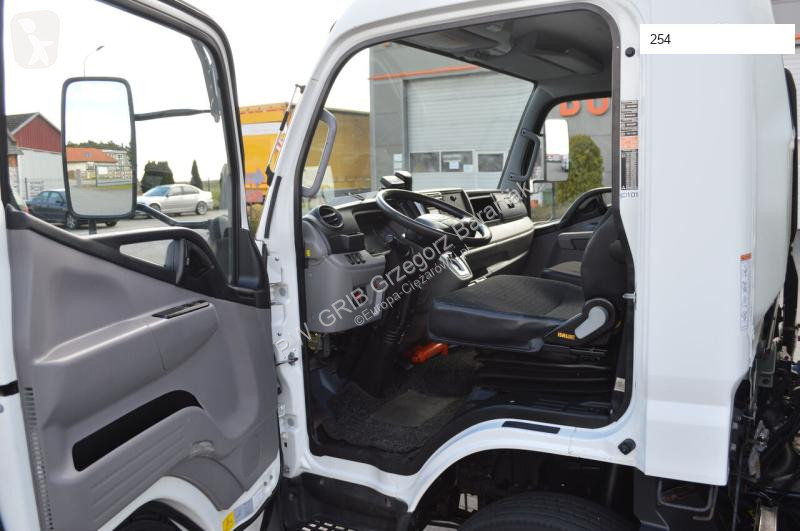 Camion Mitsubishi FUSO CANTER 7C15 REFRIGERATOR...