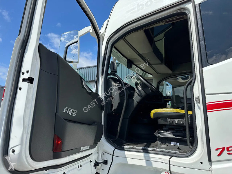 Kamion Volvo 16750 6x4 Globe XL Chassis...