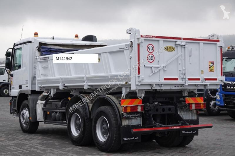 Camião Mercedes ACTROS 3336