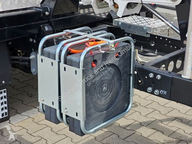 Lastbil Isuzu Teleskop-Bühne *24m* Strom,-...