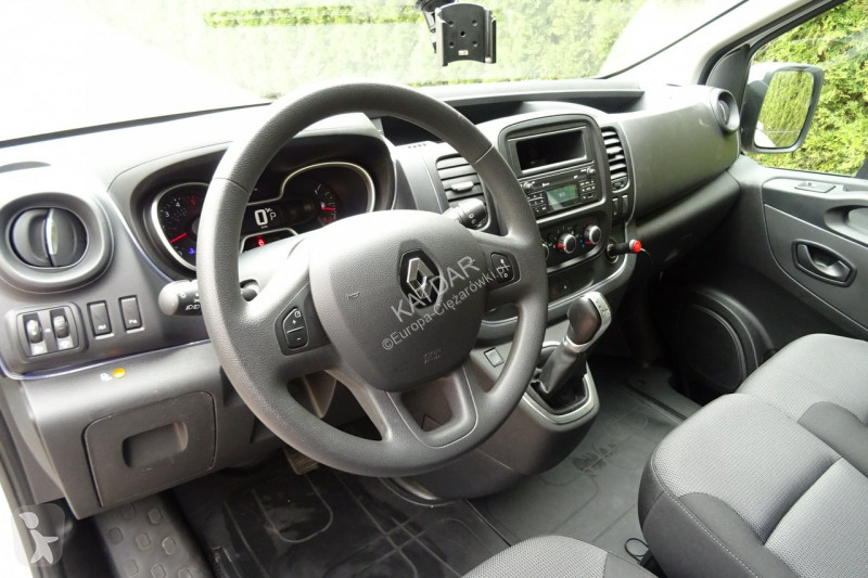 Véhicule utilitaire Renault TRAFIC L2H1 2.0dci...