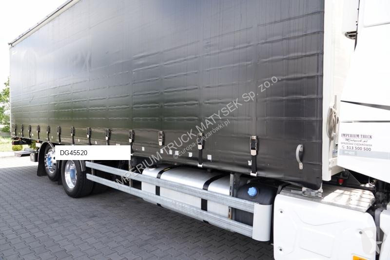 Camion Renault T 440 / 6X2 / SOLÓWKA / FIRANKA...