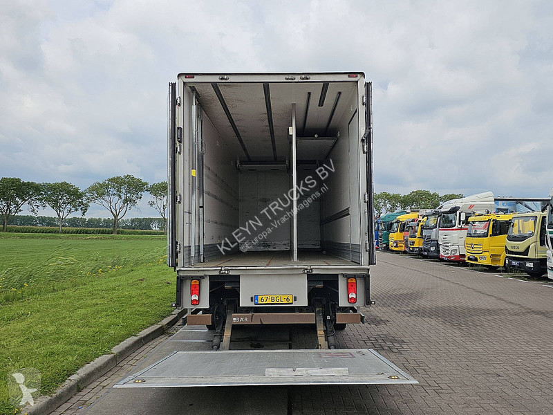 Camion DAF 220 CARRIER LIFT DOORS