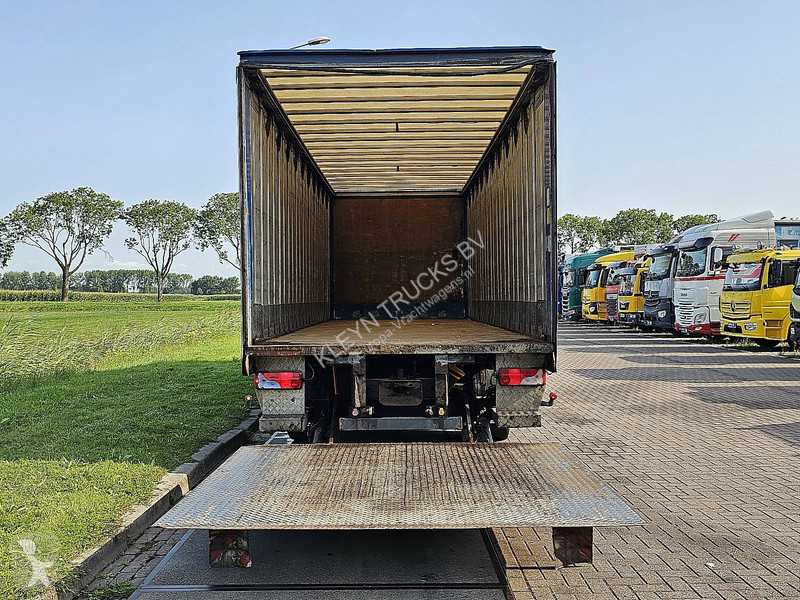 Camion Scania 360 2500 kg lift